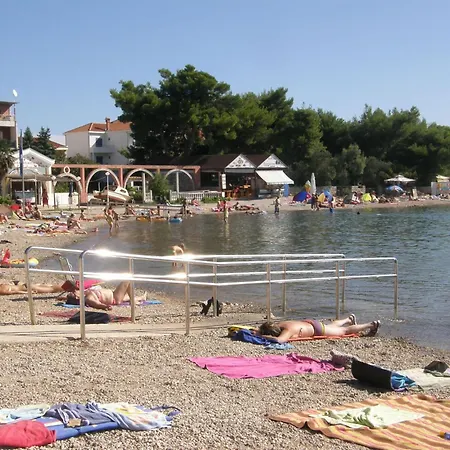 アパート Marasovic ピロヴァッツ